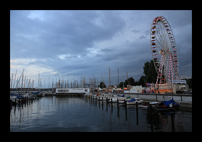 Es wird Abend auf der Kieler Woche (19.06.2011, Kiel, Canon EOS 7D)