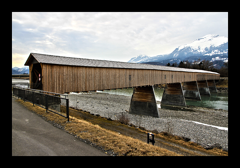 Rheinbrücke Liechtenstein - Schweiz (Liechtenstein - Canon EOS 7D)