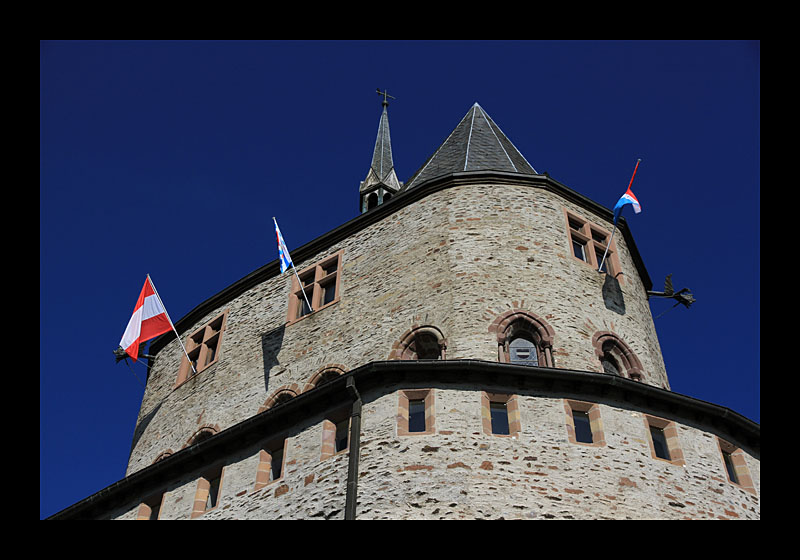 Frisch geflaggt (Vianden, Luxemburg - Canon EOS 7D)