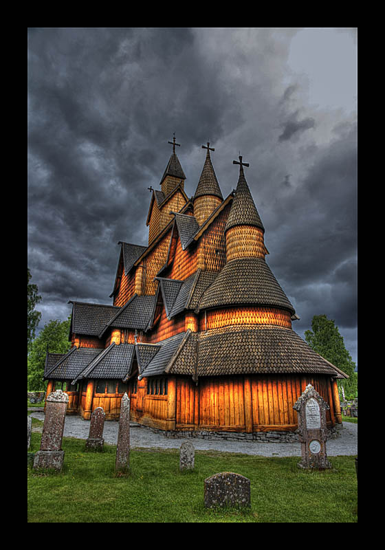 Stabkirche von Heddal kurz vor dem Wolkenbruch in HDR (Oslo, Norwegen - Canon EOS 7D)