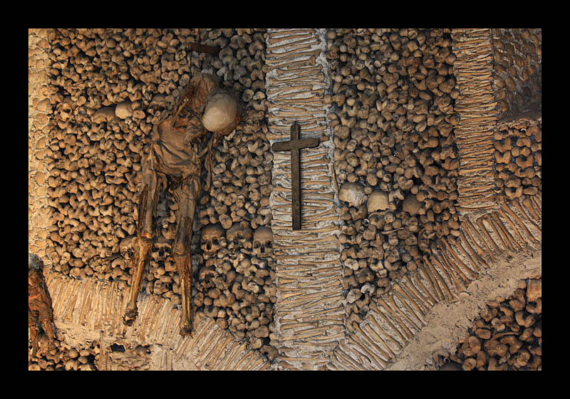 Einfach etwas abhängen (Knochenkapelle, Evora, Portugal - Canon EOS 1000D)