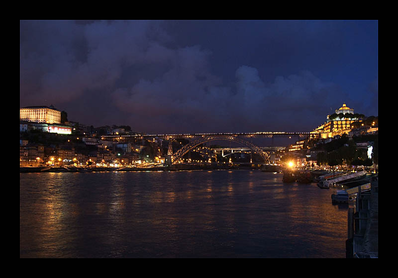 Porto bei Nacht (Porto, Portugal - Fujifilm FinePix F200EXR)